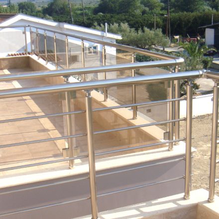 anodised-aluminium-railings-dlux-round-doukas-application-11