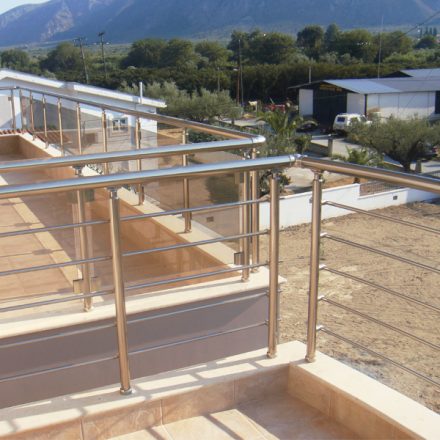 anodised-aluminium-railings-dlux-round-doukas-application-12