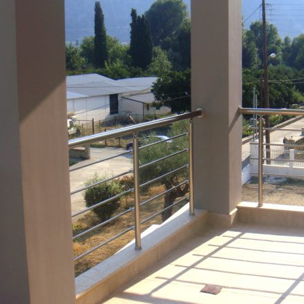 anodised-aluminium-railings-dlux-round-doukas-application-14