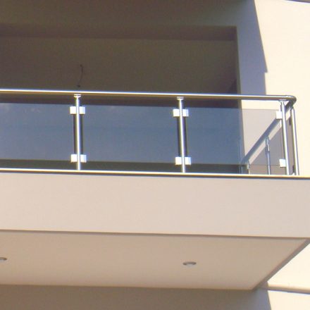 anodised-aluminium-railings-dlux-round-doukas-application-17