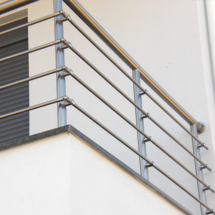 anodised-aluminium-railings-dlux-round-doukas-application-4