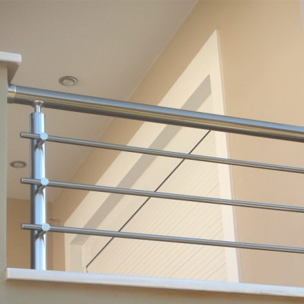 anodised-aluminium-railings-dlux-round-doukas-application-8