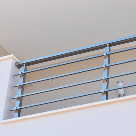 anodised-aluminium-railings-dlux-square-doukas-application-7